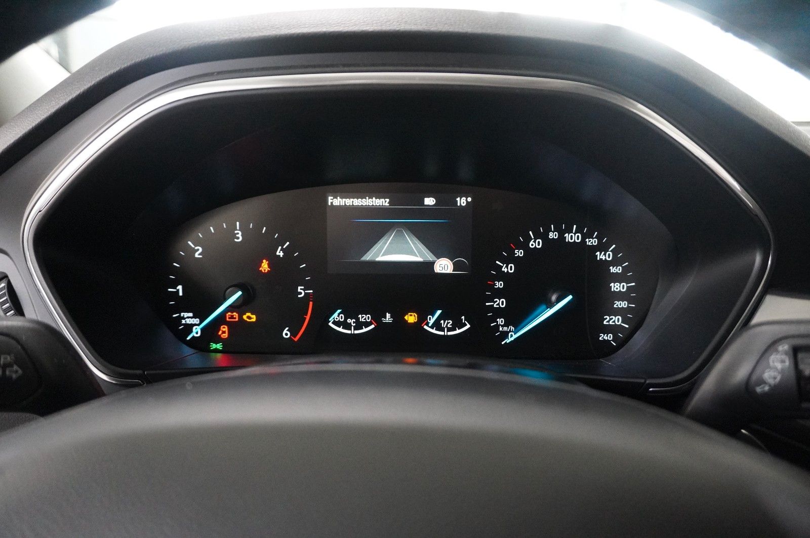 Fahrzeugabbildung Ford Focus Turnier 1.5D TITANIUM NAVI/LED/KAMERA/DAB+