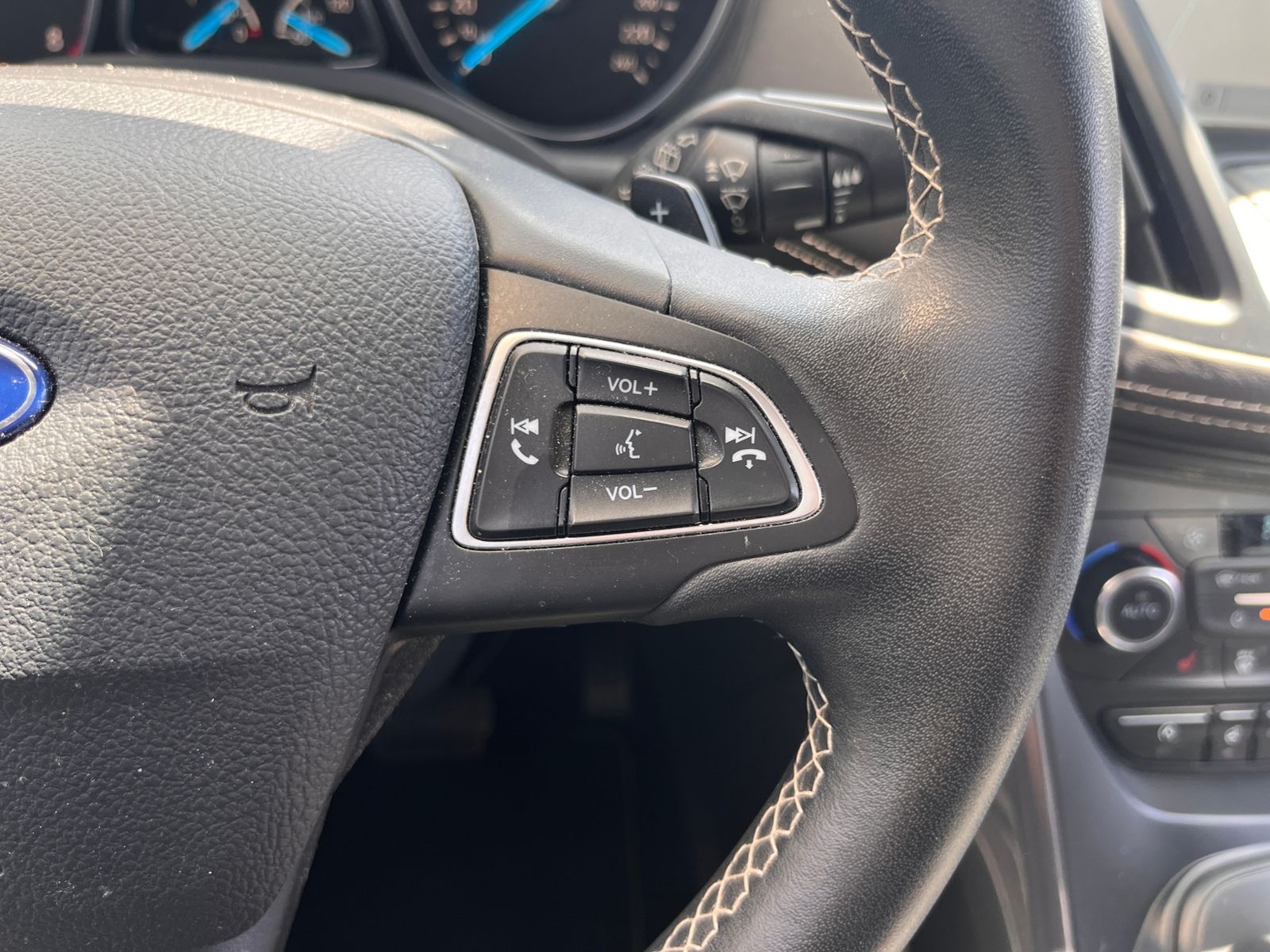 Fahrzeugabbildung Ford Kuga Vignale AWD AHK ACC * BEDINGT FAHRBEREIT