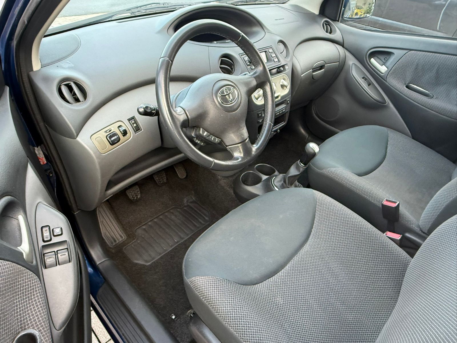 Fahrzeugabbildung Toyota Yaris 1.0 Sol