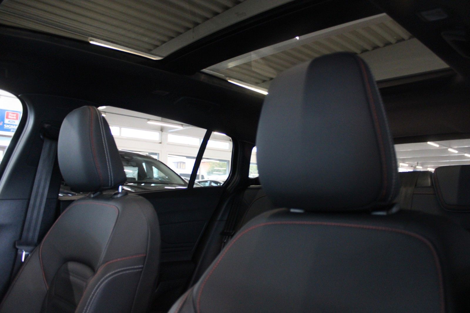 Fahrzeugabbildung Ford Focus ST-Line X Aut. LED ACC Leder Pano HUD Wint