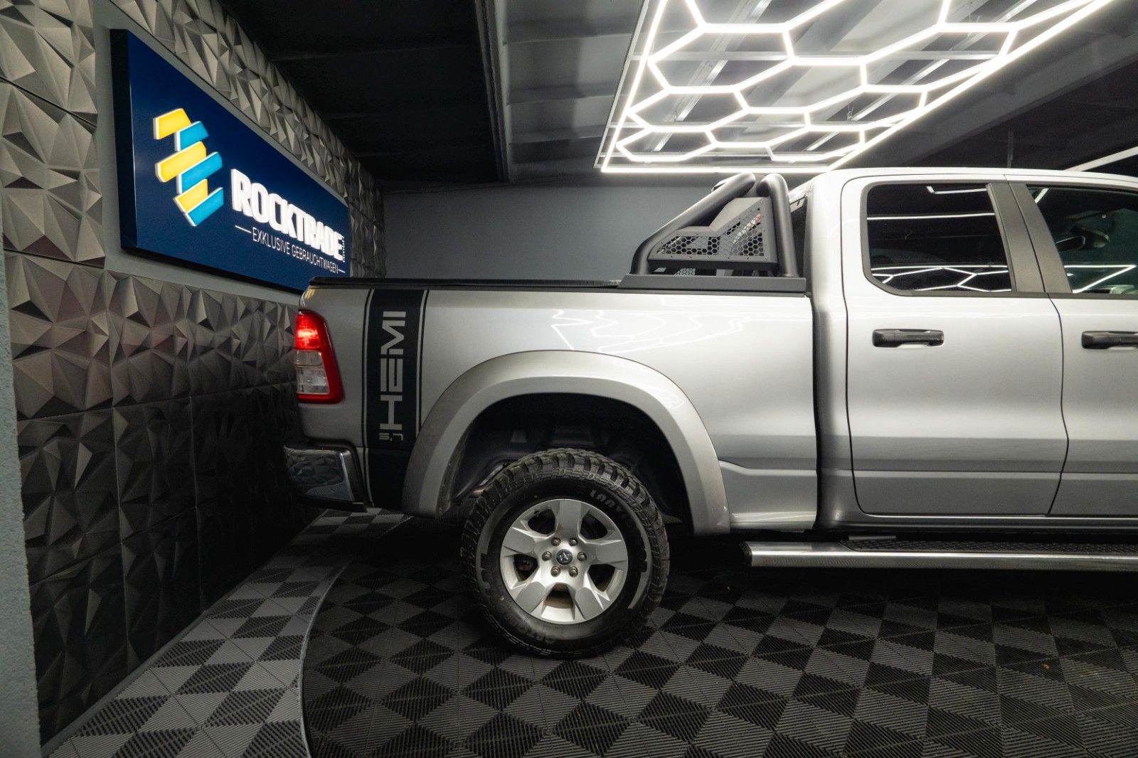Fahrzeugabbildung Dodge RAM 5.7 V8 HEMI 4x4 OFFROAD Bodylift LONGBED LED