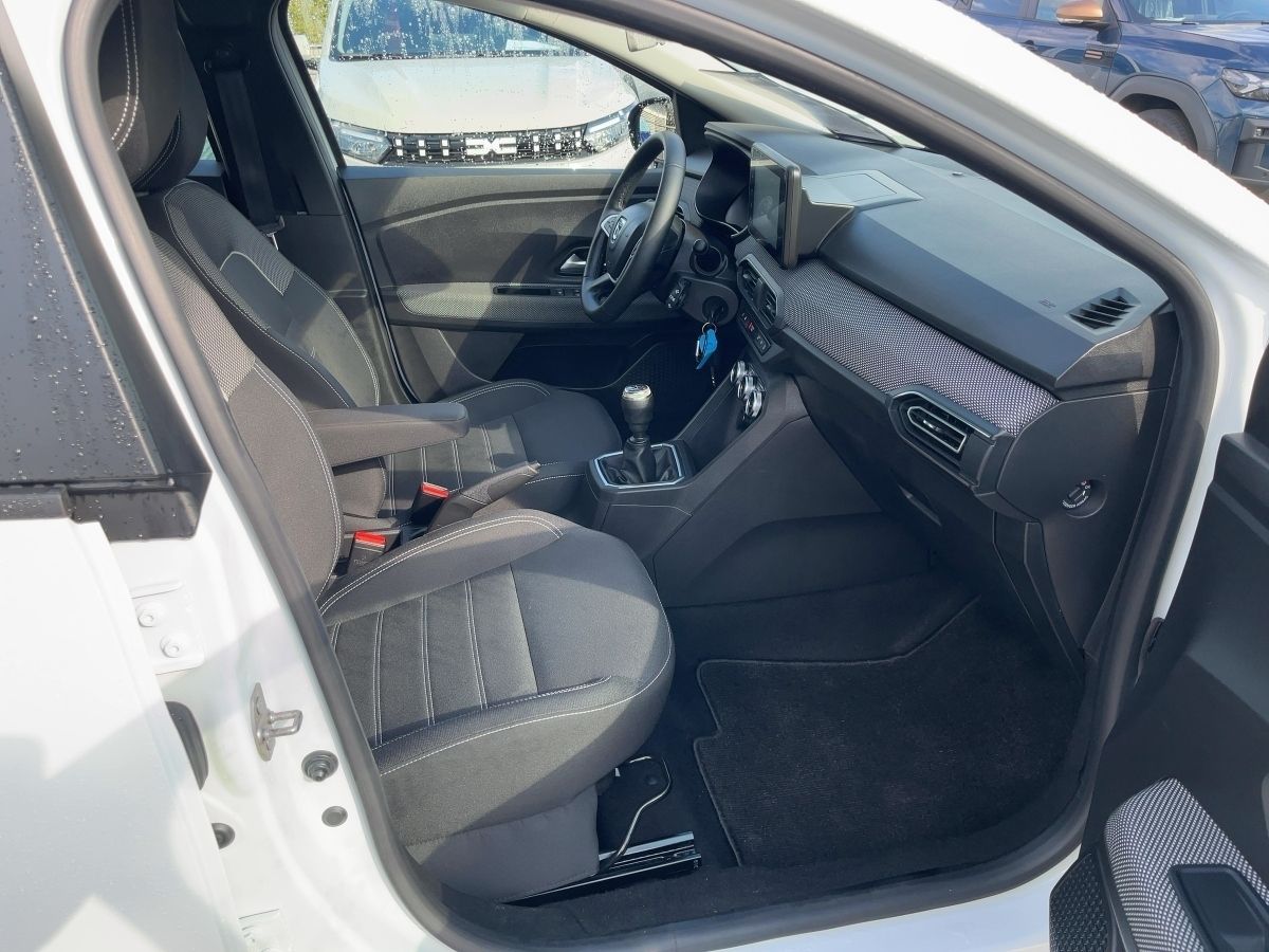 Fahrzeugabbildung Dacia Sandero Comfort TCe 90 (MY2021) ABS Fahrerairbag - mit KI generiert/bearbeitet