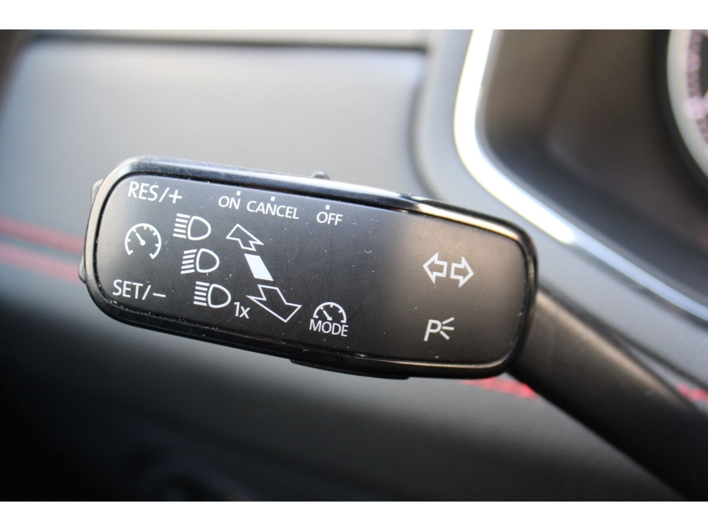 Fahrzeugabbildung SEAT Arona 1.0 TSI FR LED Navi TWA PDC DAB SHZ Tempom