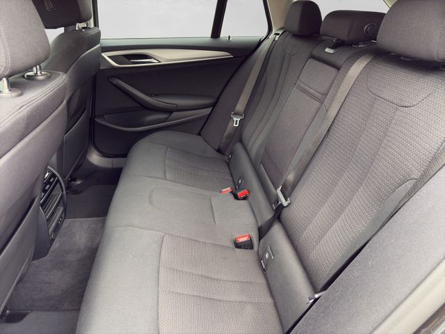 Fahrzeugabbildung BMW 520d Touring Autom.+LED+Kamera+HiFi+CarPlay