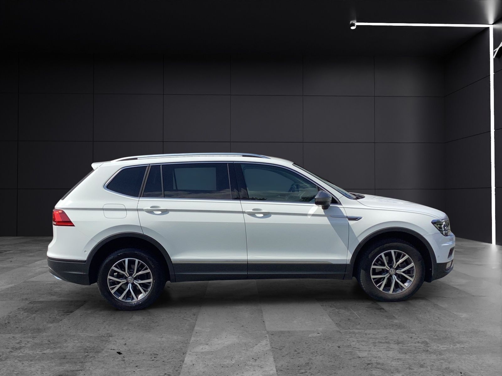 Fahrzeugabbildung Volkswagen Tiguan Allspace TDI Comfortline DSG STH LED Navi