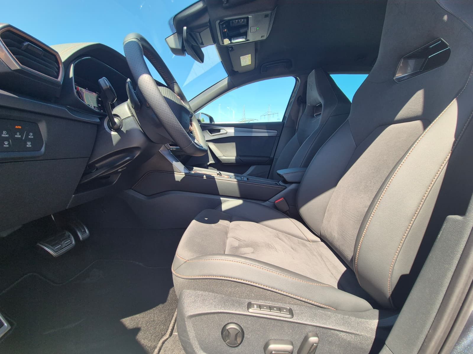 Fahrzeugabbildung CUPRA Leon 2.0 TDI DSG AHK*DYNAMICA*EDGE*LED*5JGARANT.