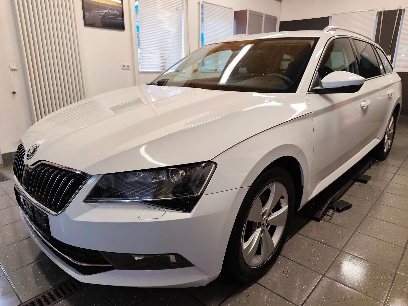 Skoda Superb 2.0 TDI Style Combi*TÜV NEU*NAVI*XENON*