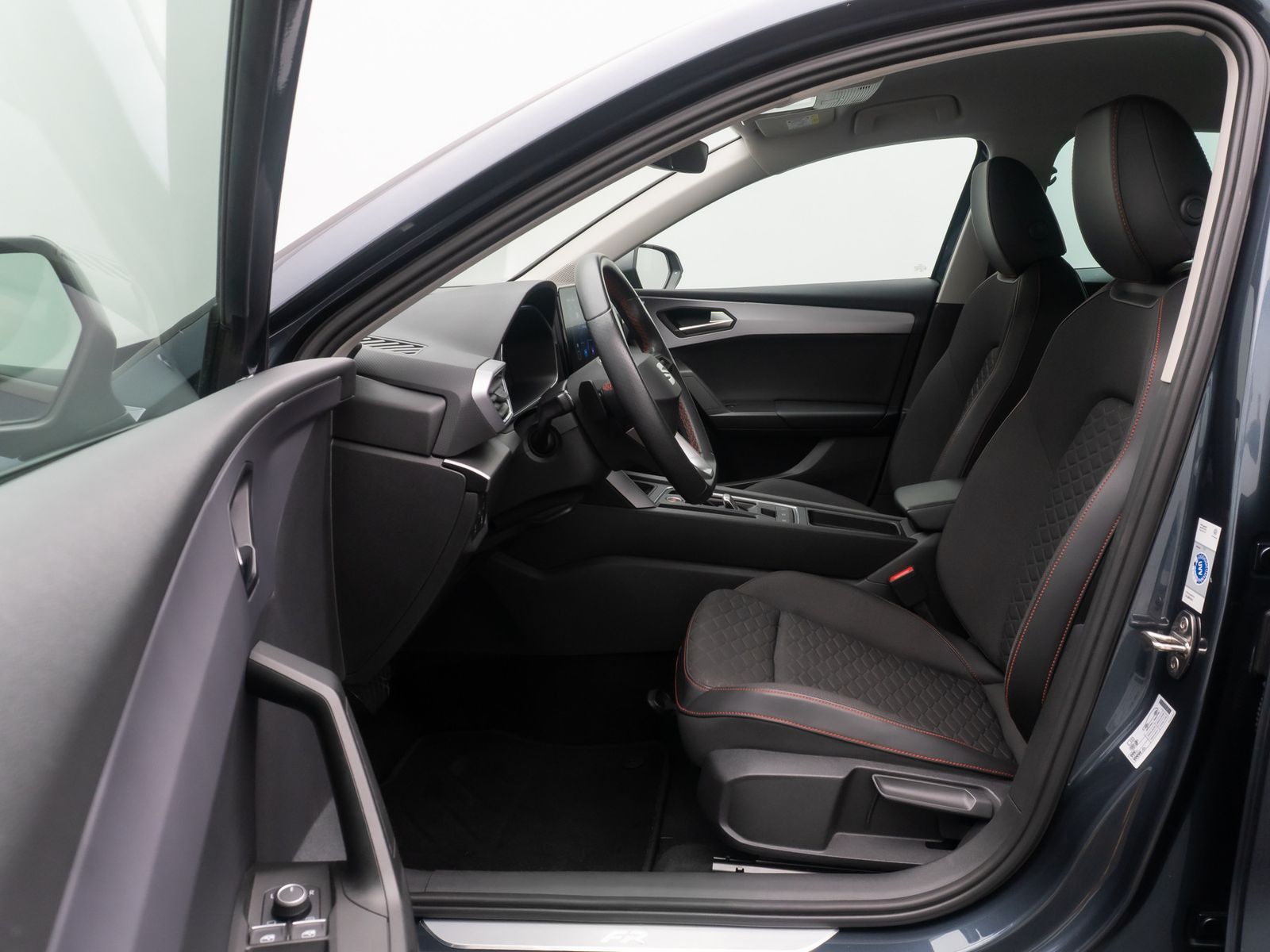 Fahrzeugabbildung SEAT Leon e-HYBRID FR Tempomat DigitDispl ParkAsssit
