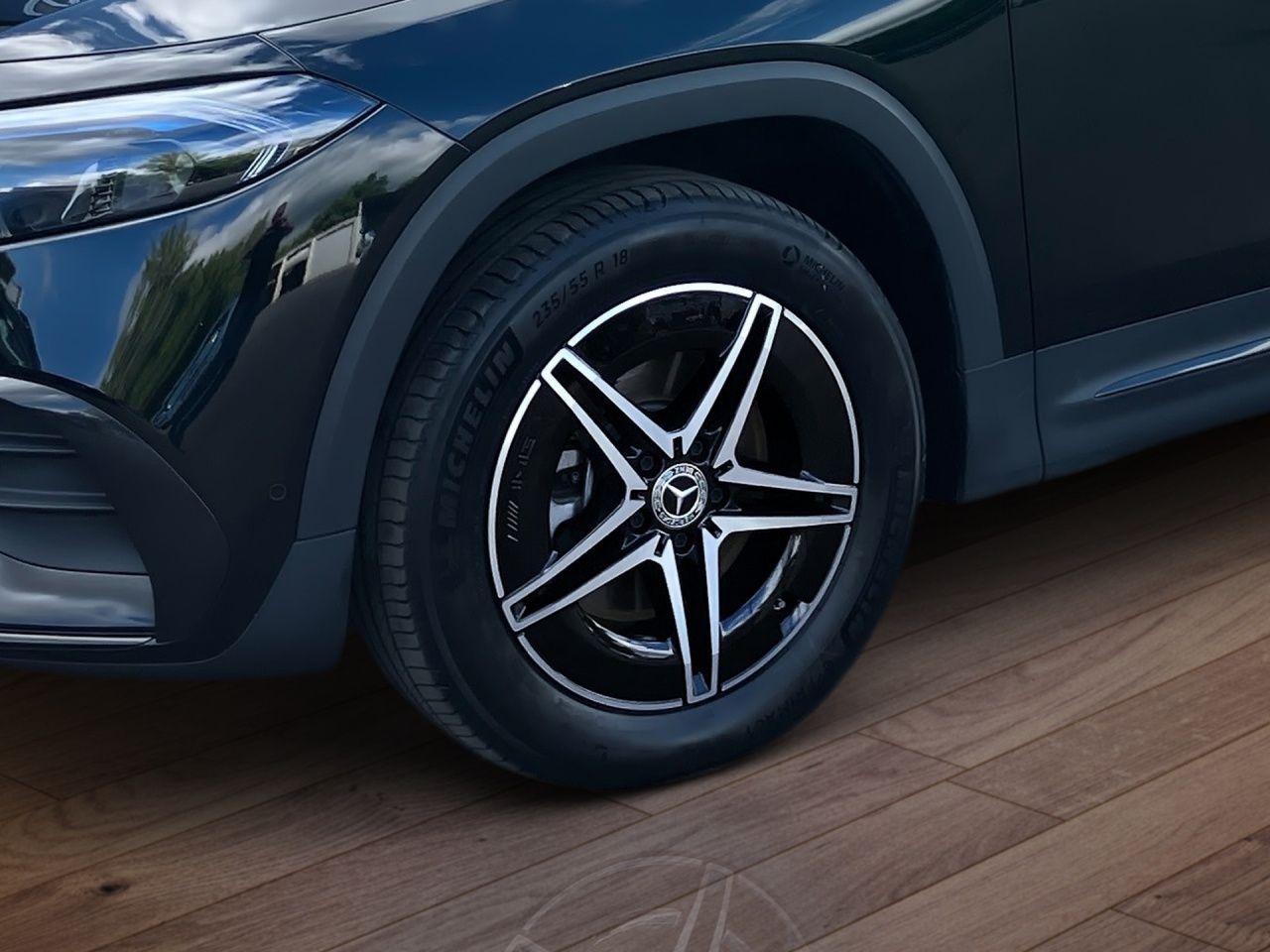 Fahrzeugabbildung Mercedes-Benz EQB 250+ BONUS+AMG+PANORAMA+NIGHT+LHZ+TOTW+CARPL