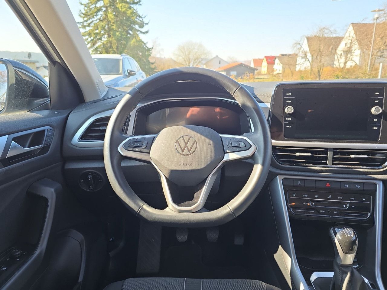 Fahrzeugabbildung Volkswagen T-ROC Life 1.0 Life BT085 TSIM6F, AHK
