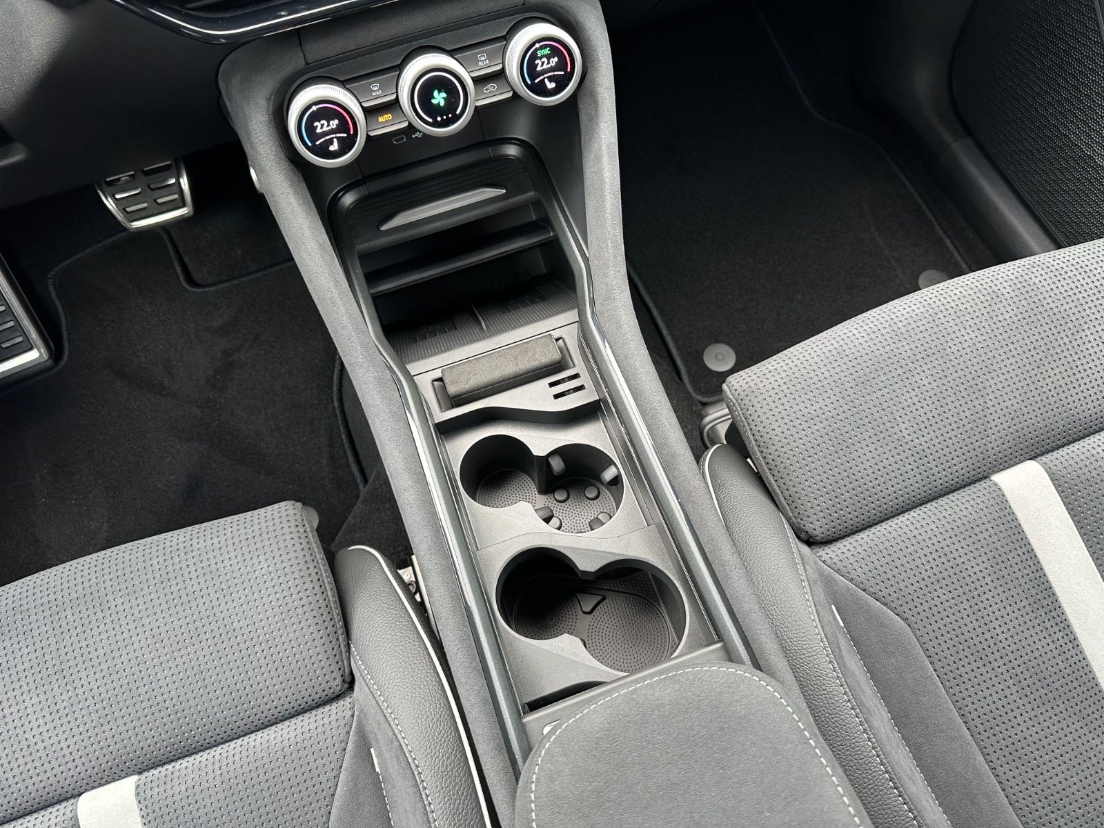 Fahrzeugabbildung SKODA Kodiaq 1.5 TSI Sportline DSG AHK/Matrix/Navi/ACC