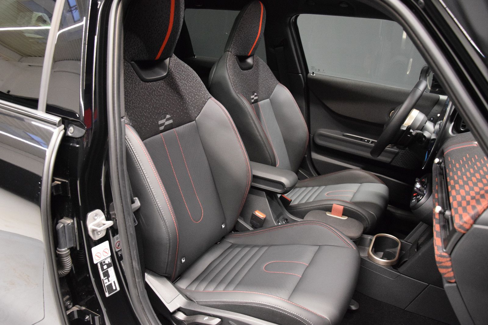 Fahrzeugabbildung MINI Cooper C John 5-Trg. Cooper Works Trim HuD Pano