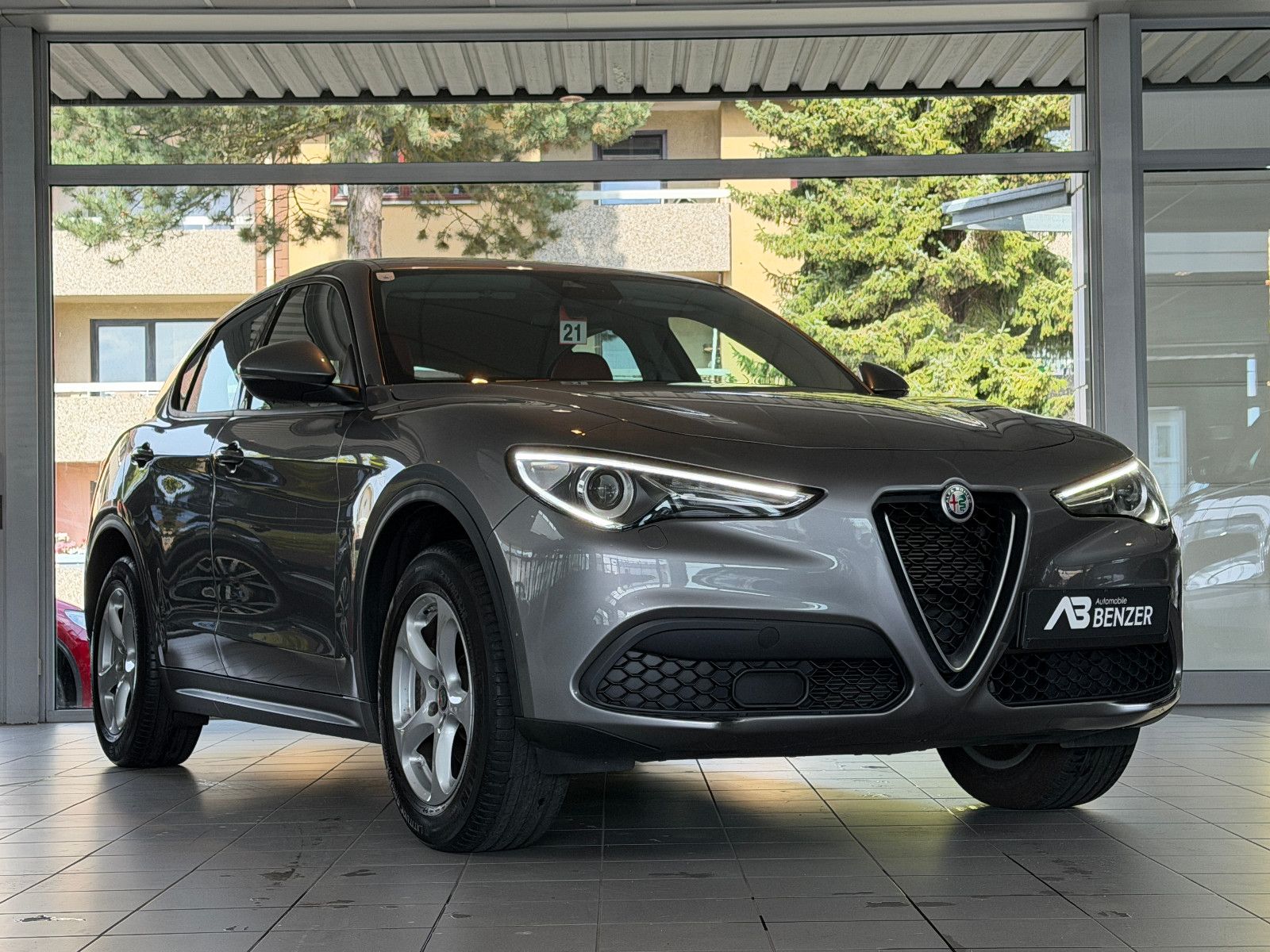 Fahrzeugabbildung Alfa Romeo Stelvio Super Q4/BI-XENON/PDC/AUTOMATIK/SPURHALT