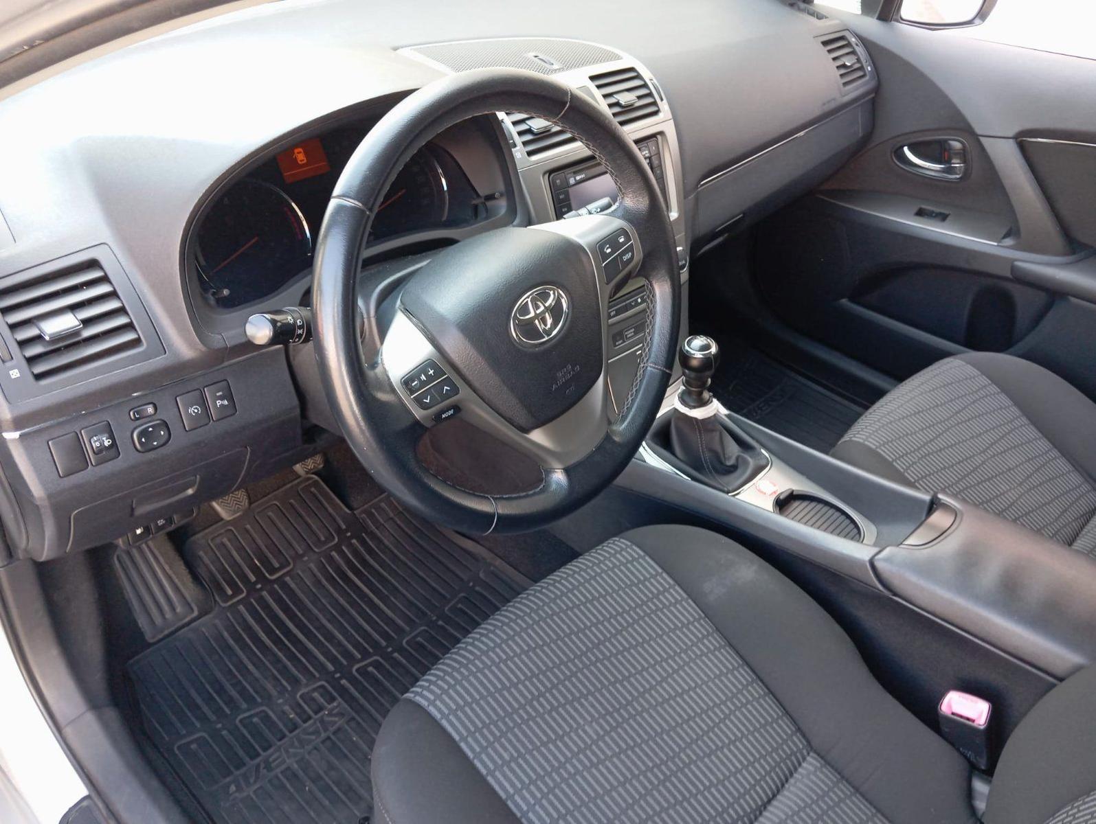 Toyota Avensis 2011 — photo 10