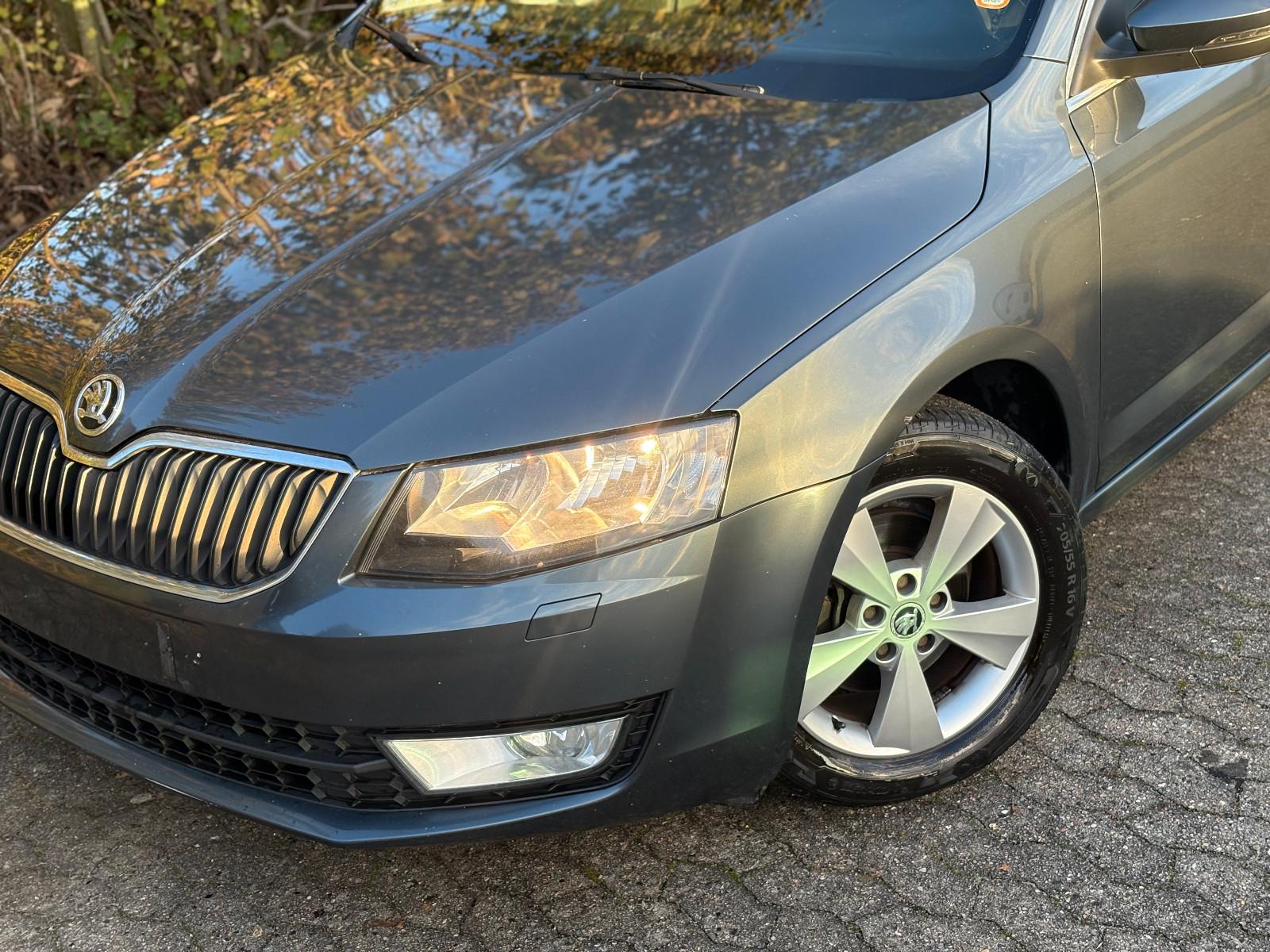 Skoda Octavia 2015 — вигляд ззаду