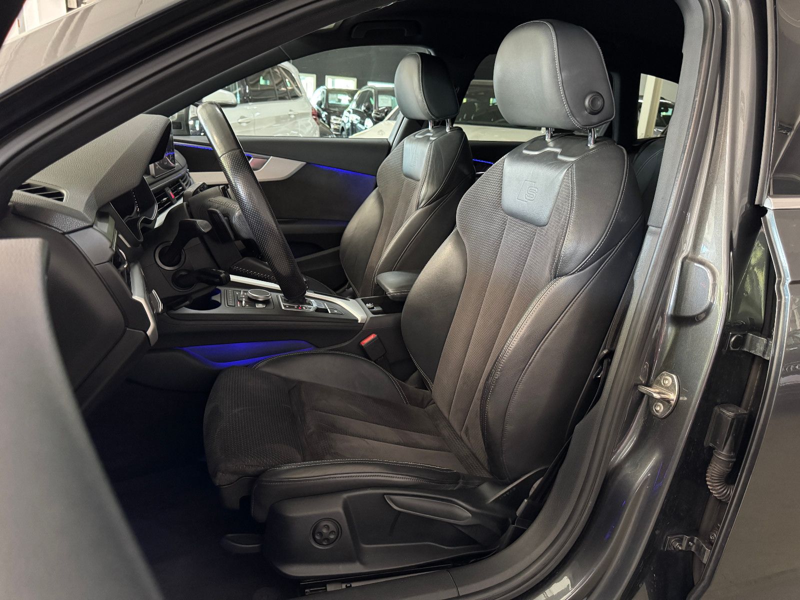 Fahrzeugabbildung Audi A4 2.0 TFSI S-TRONIC 3X-SLINE VIRTUAL LED VOLL