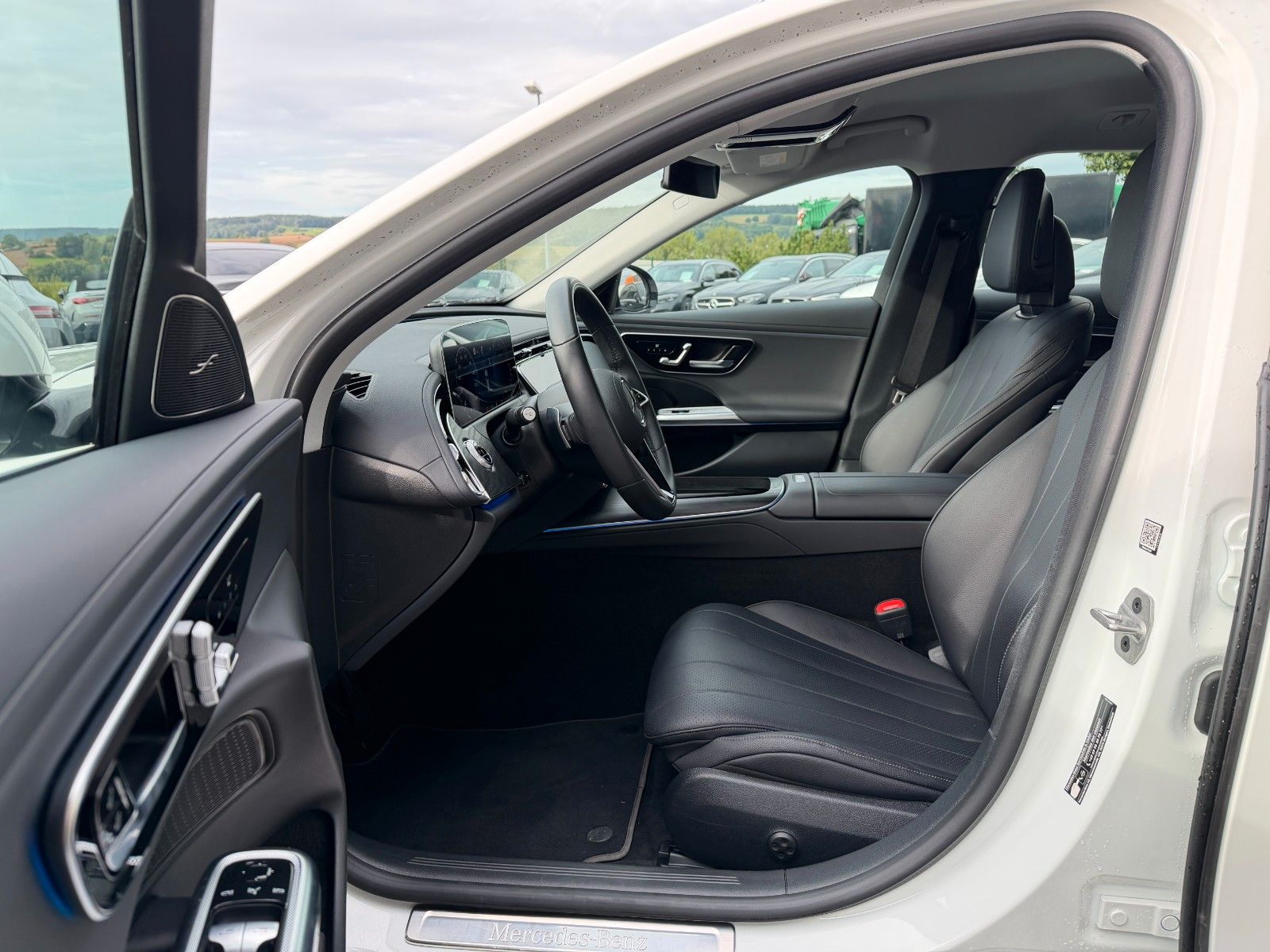 Fahrzeugabbildung Mercedes-Benz E 300de Avantgarde AHK+Distr+Memory+360+DigitalL