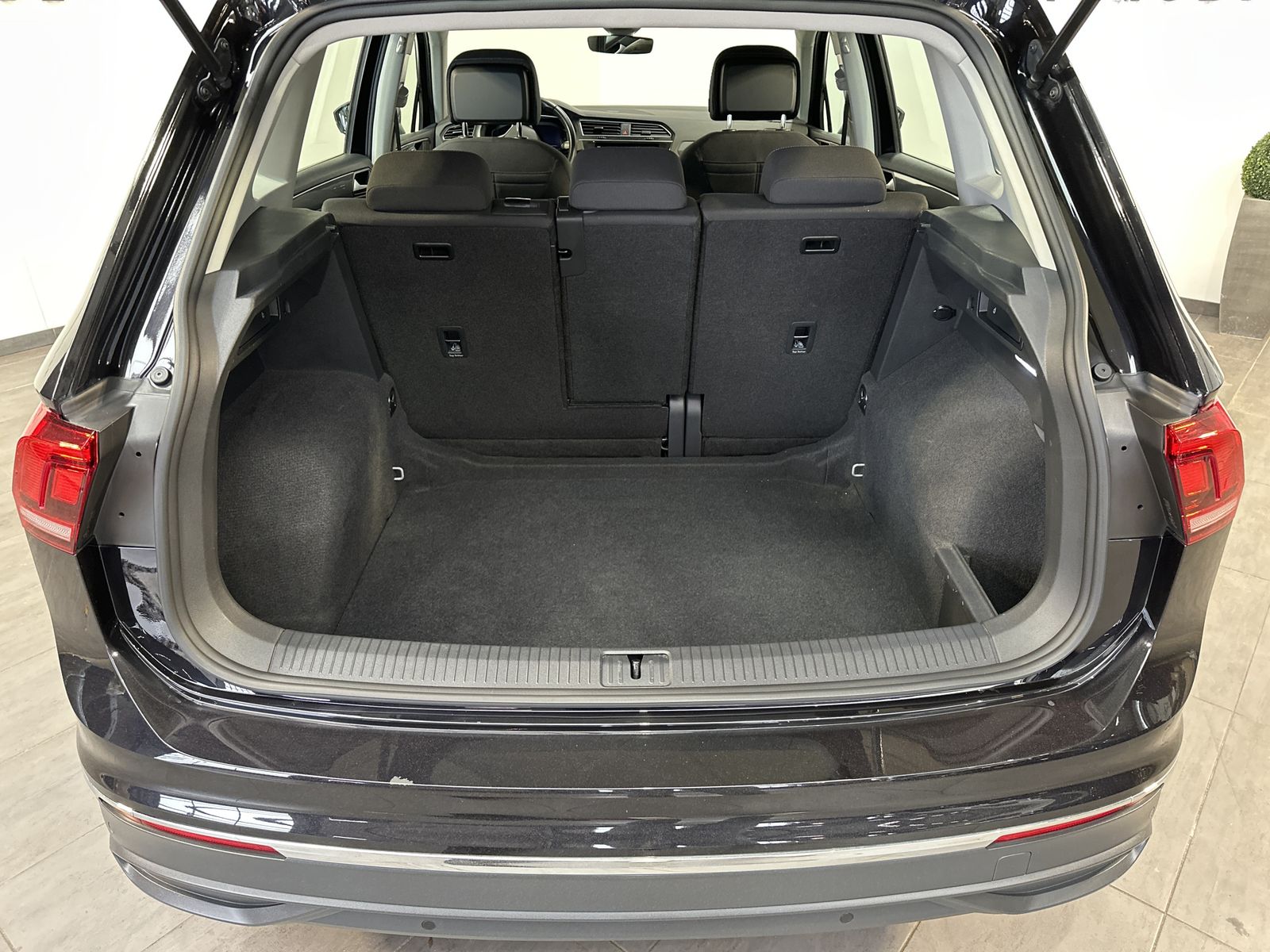 Fahrzeugabbildung Volkswagen Tiguan 2.0 TDI Life NAV+LED+KAMERA+DIGDISPLAY+PP