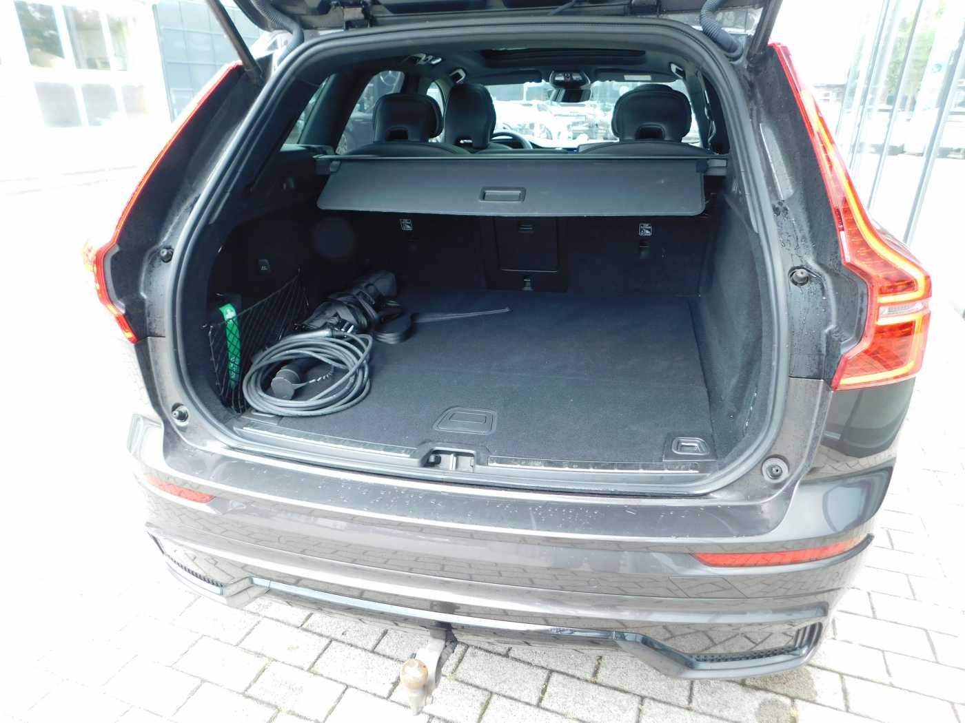Fahrzeugabbildung Volvo XC60 T8 AWD R-Design 'Head-Up ACC'