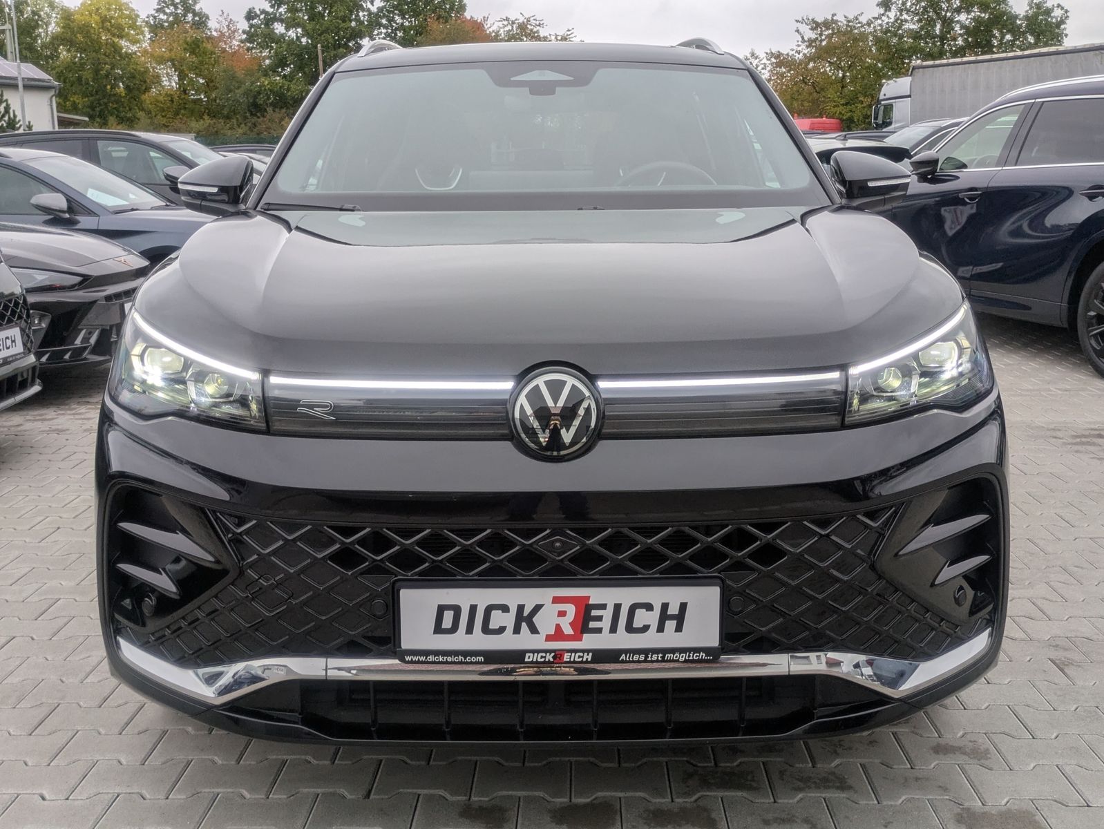 Fahrzeugabbildung Volkswagen Tiguan 2.0 TDI 4M R-Line PANO*H&K*AHK*MATRIX*20"