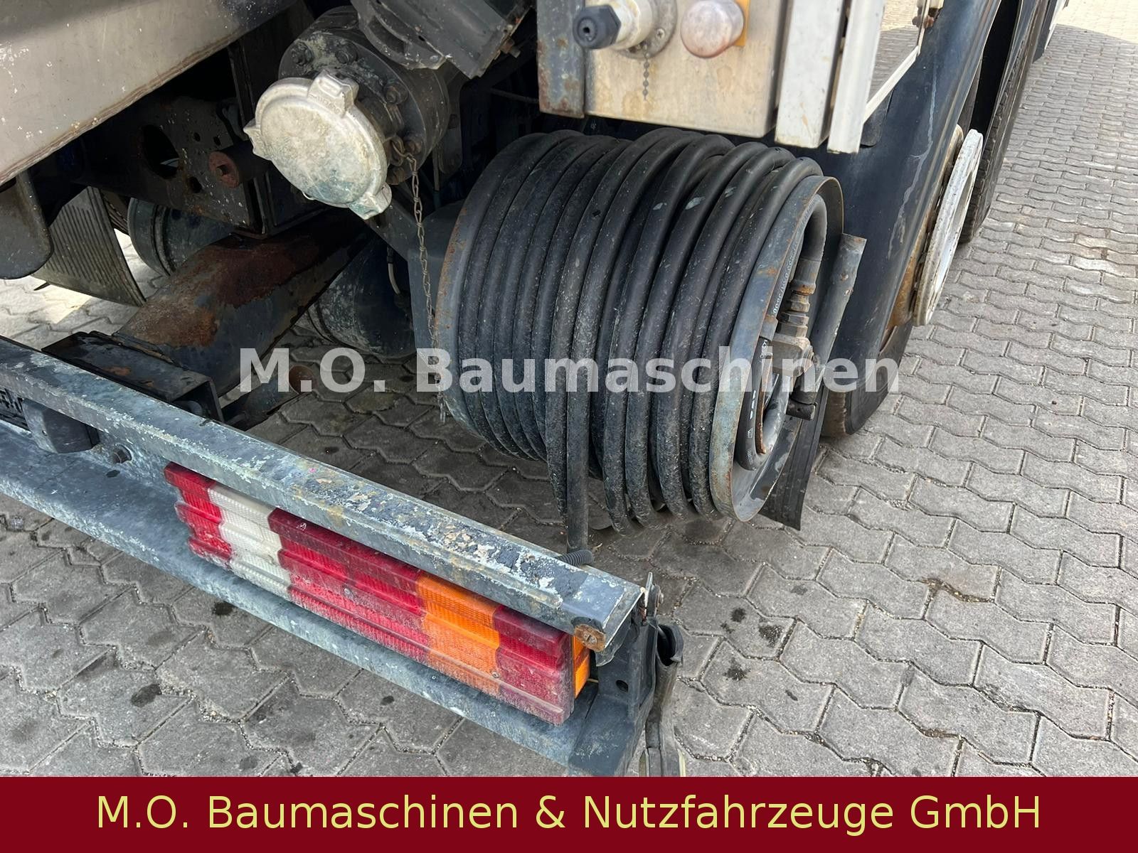 Fahrzeugabbildung Mercedes-Benz Actros 2541 / Saug- & Spühlwagen / 14.000 L /ADR