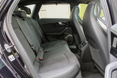 AUDI RS4 Avant quattro/ RS DYNAMIK/ PANO / RS ABGAS AUDI RS4 Avant quattro/ RS DYNAMIK/ PANO / RS ABGAS