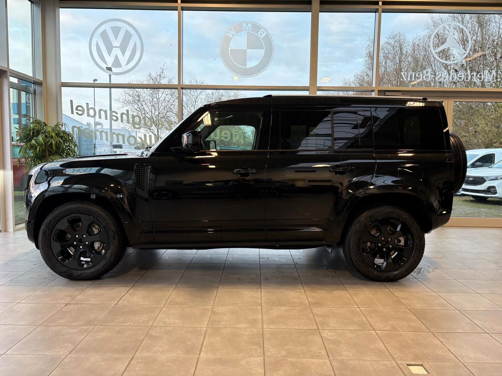 Fahrzeugabbildung Land Rover Defender 110 Hybrid X-Dynamic SE/P 300 E