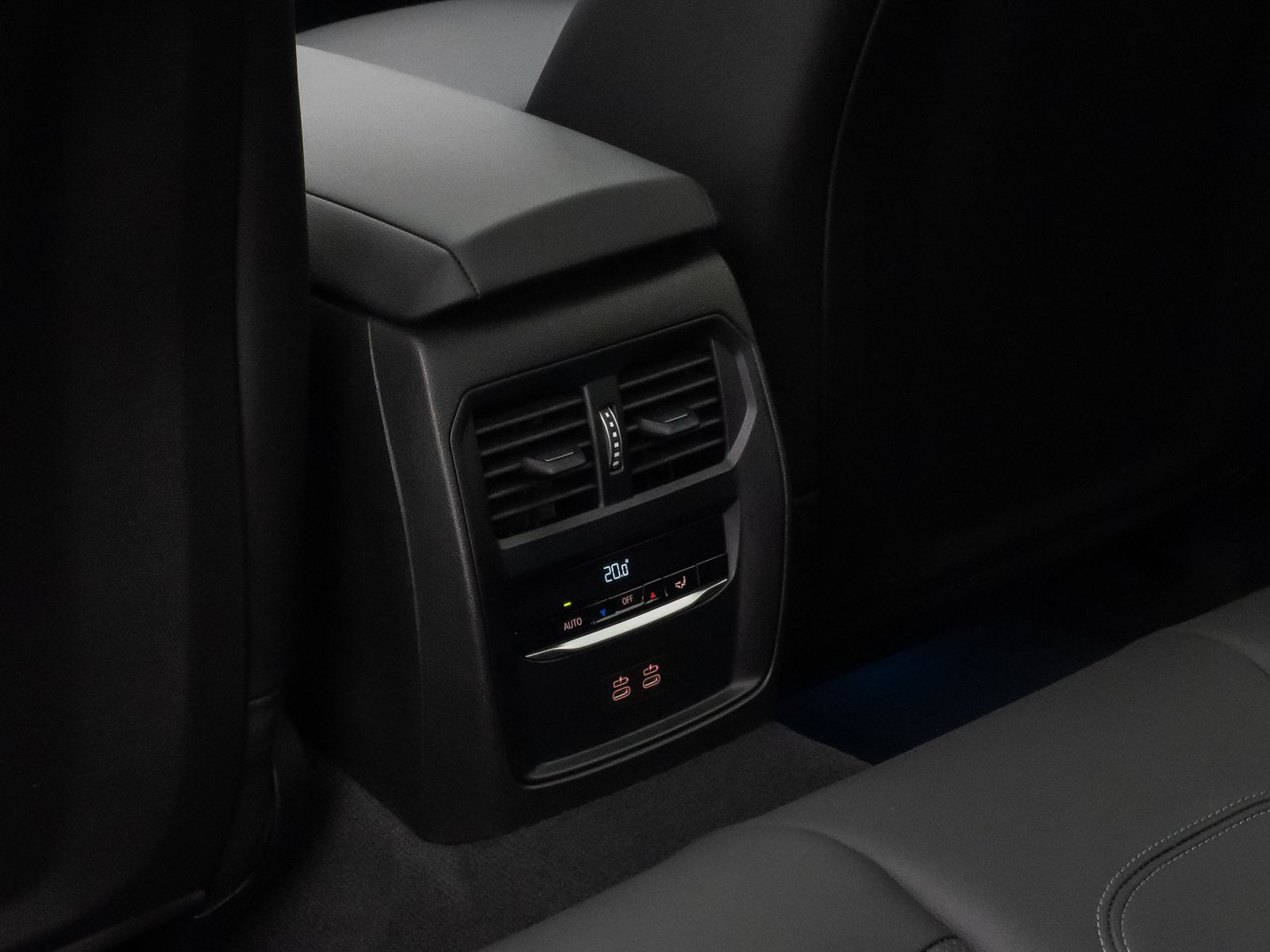 Fahrzeugabbildung BMW 320i M SportPro Glasdach Kamera HUD DAB HiFi 19"