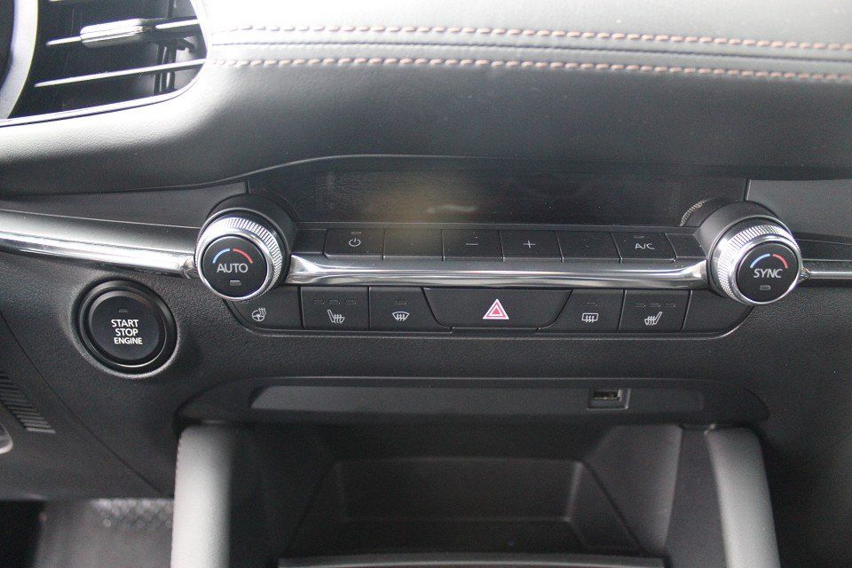 Fahrzeugabbildung Mazda 3 M-Hybrid Selection G-122 ACT-P NAVI ACAA 360°