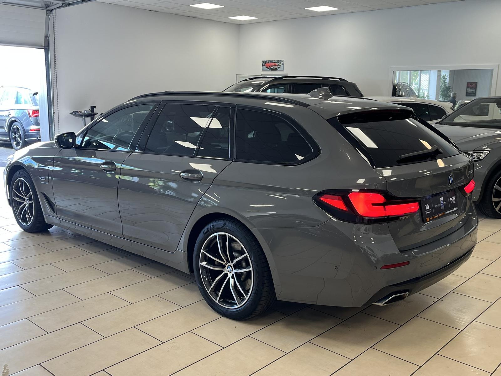 BMW 530 E TOURING 292CH - BUSINESS - LIVE COCKPIT - CHAUFFAGE STATIONNAIRE - 49.916 KMS
