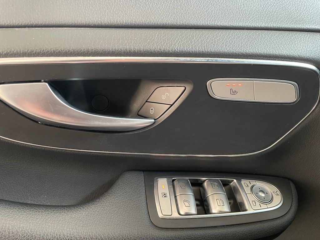 Fahrzeugabbildung Mercedes-Benz V 300 ED/L 4x4 AMG 7 Sitze 2,5tAHK Kühlfach STHZ