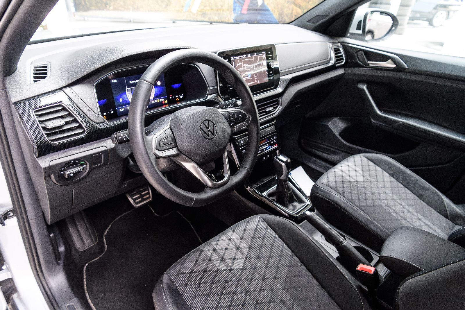Fahrzeugabbildung Volkswagen T-Cross 1.5 TSI R-Line+LED+IQ+TOTWINKEL+ACC+AHK