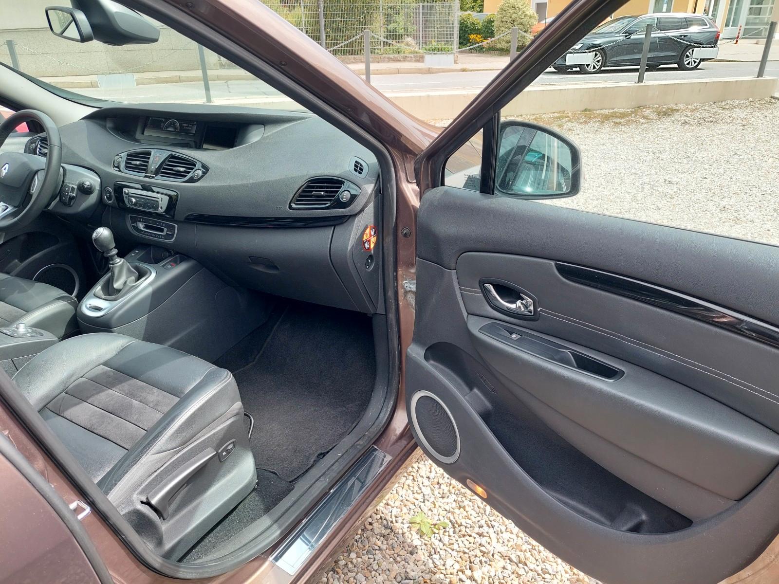Renault Scenic 2012 — photo 19