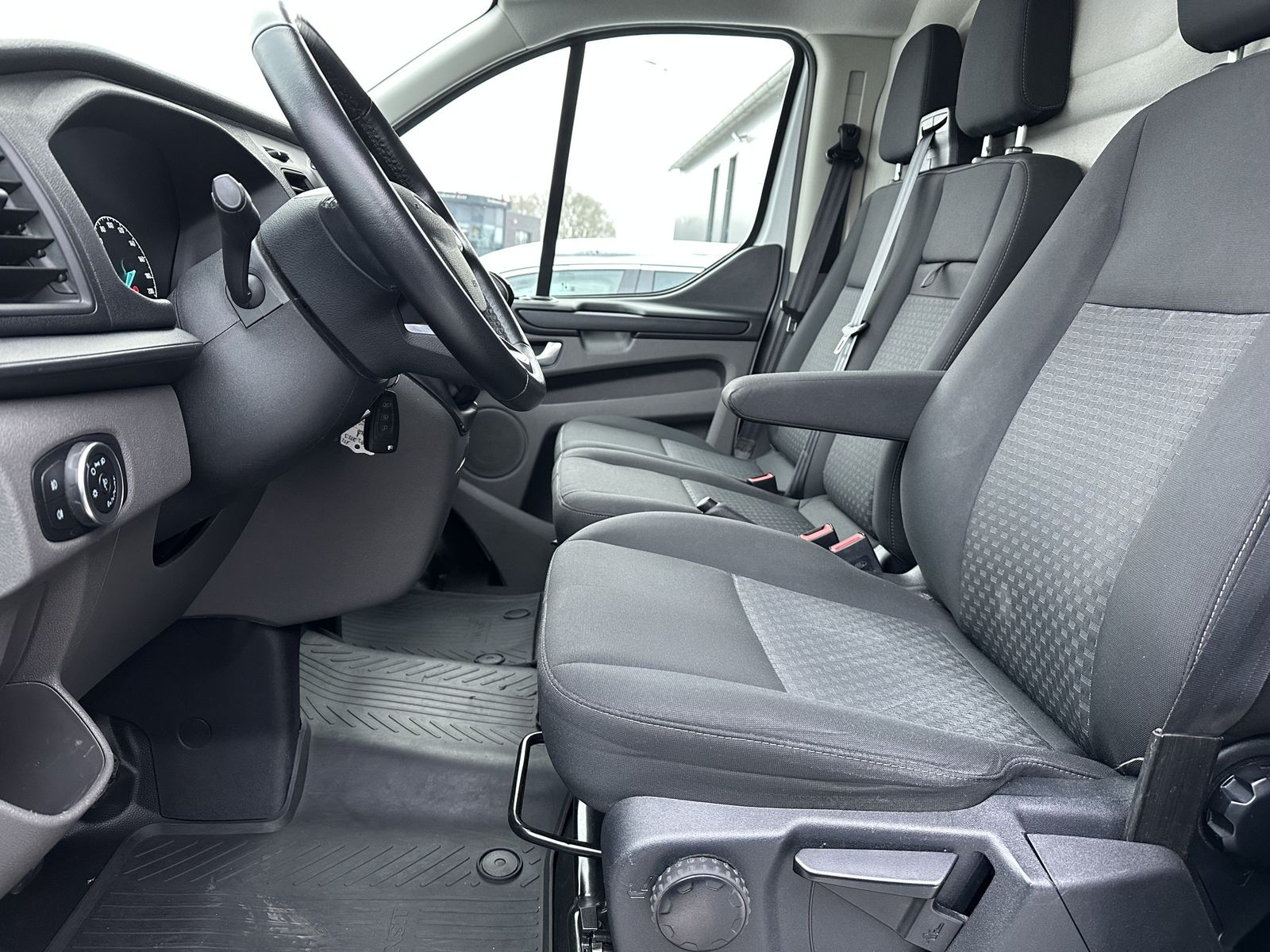 Fahrzeugabbildung Ford Transit Custom 300 L2H1 KAMERA+SICHT-PAKET+PP