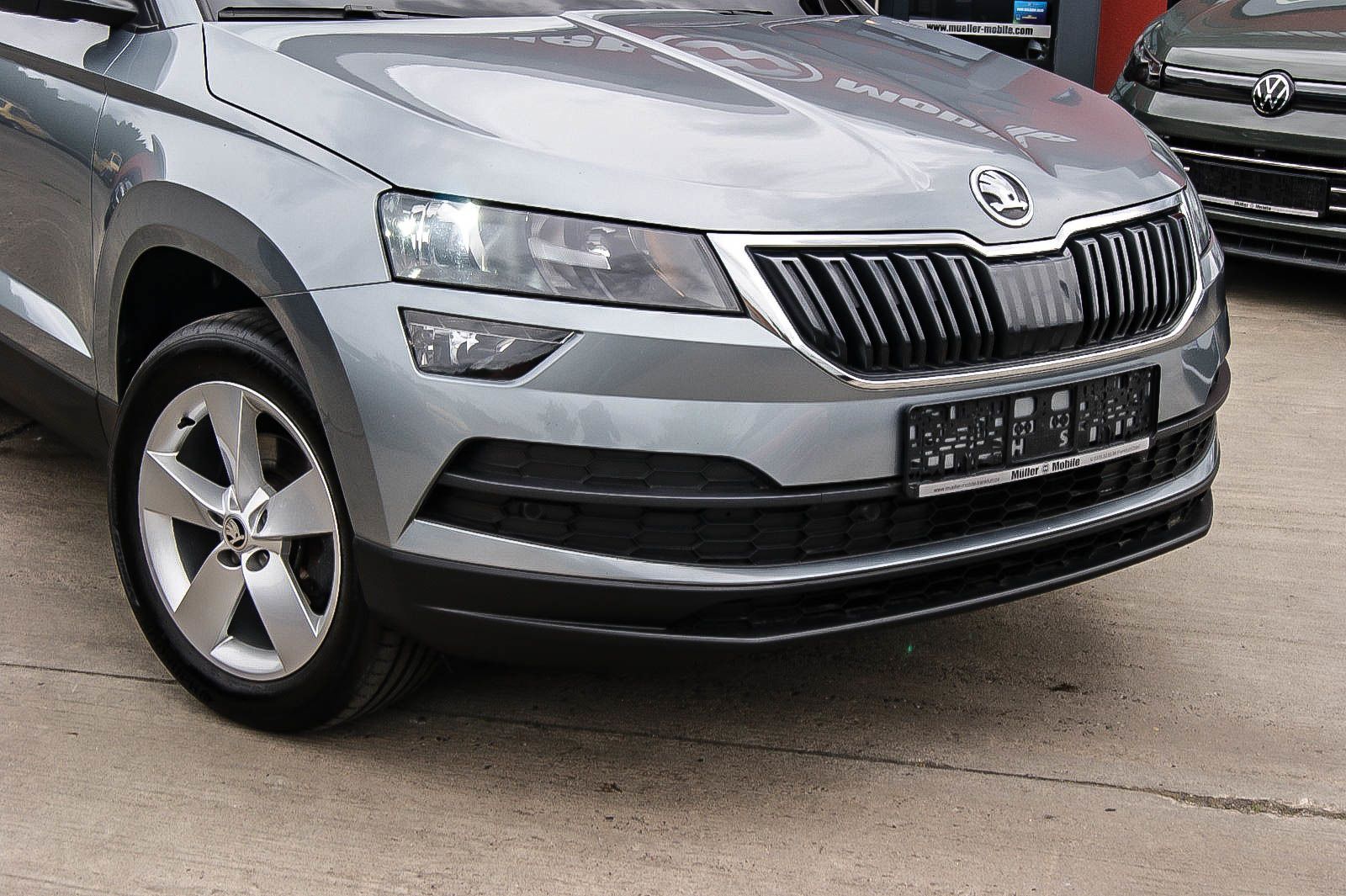 Fahrzeugabbildung SKODA Karoq 16TDI DSG Ambition 1.HAND AHK CARPLAY SIHG