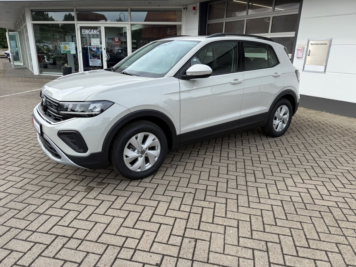 Fahrzeugabbildung Volkswagen T-Cross 1.0 TSI 70 kW Life Digitales Cockpit LED