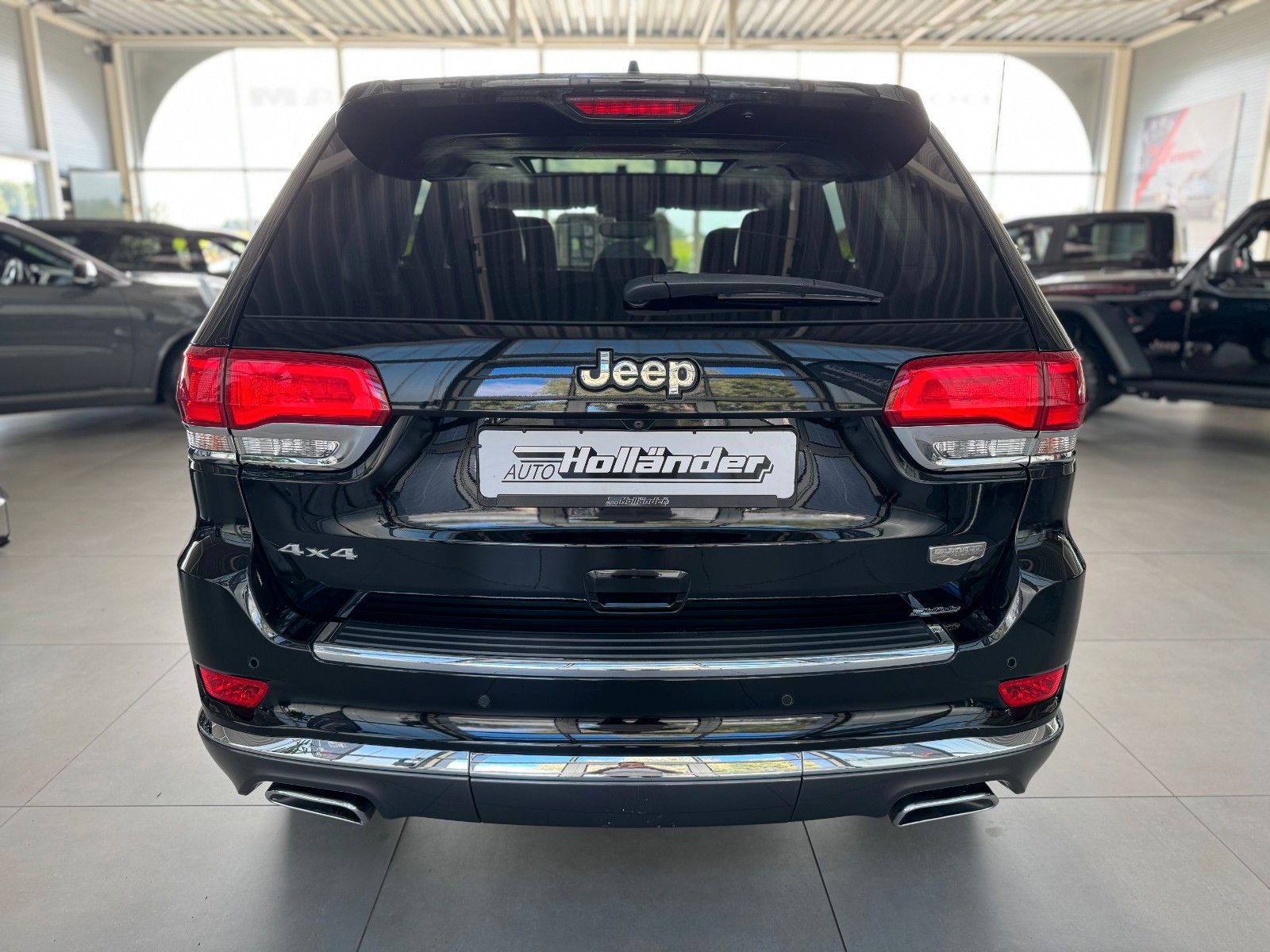 Fahrzeugabbildung Jeep Grand Cherokee 3.0 CRD Summit AHK Luft Pano