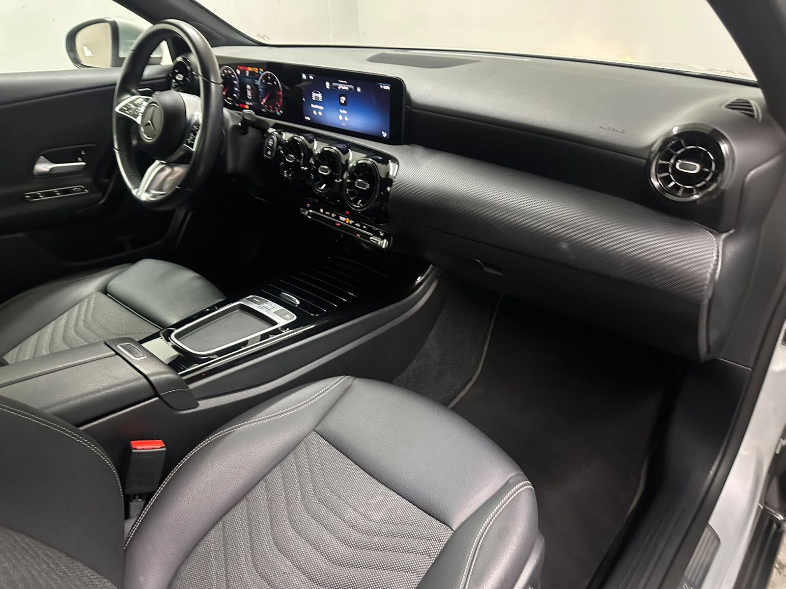 Fahrzeugabbildung Mercedes-Benz A 180 d DCT *LIMOUSINE *KLIMA*NAVI*CARPLAY*