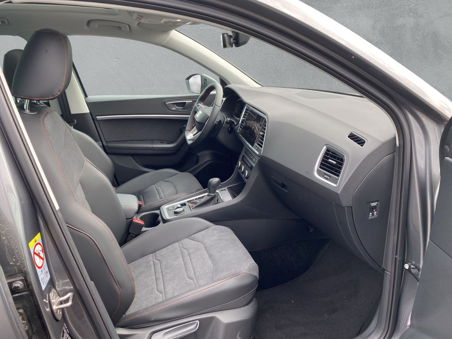 Fahrzeugabbildung SEAT Ateca FR 4Drive 2.0 TDI*NAVI*AHK*PANO*SHZ*PDC*CA