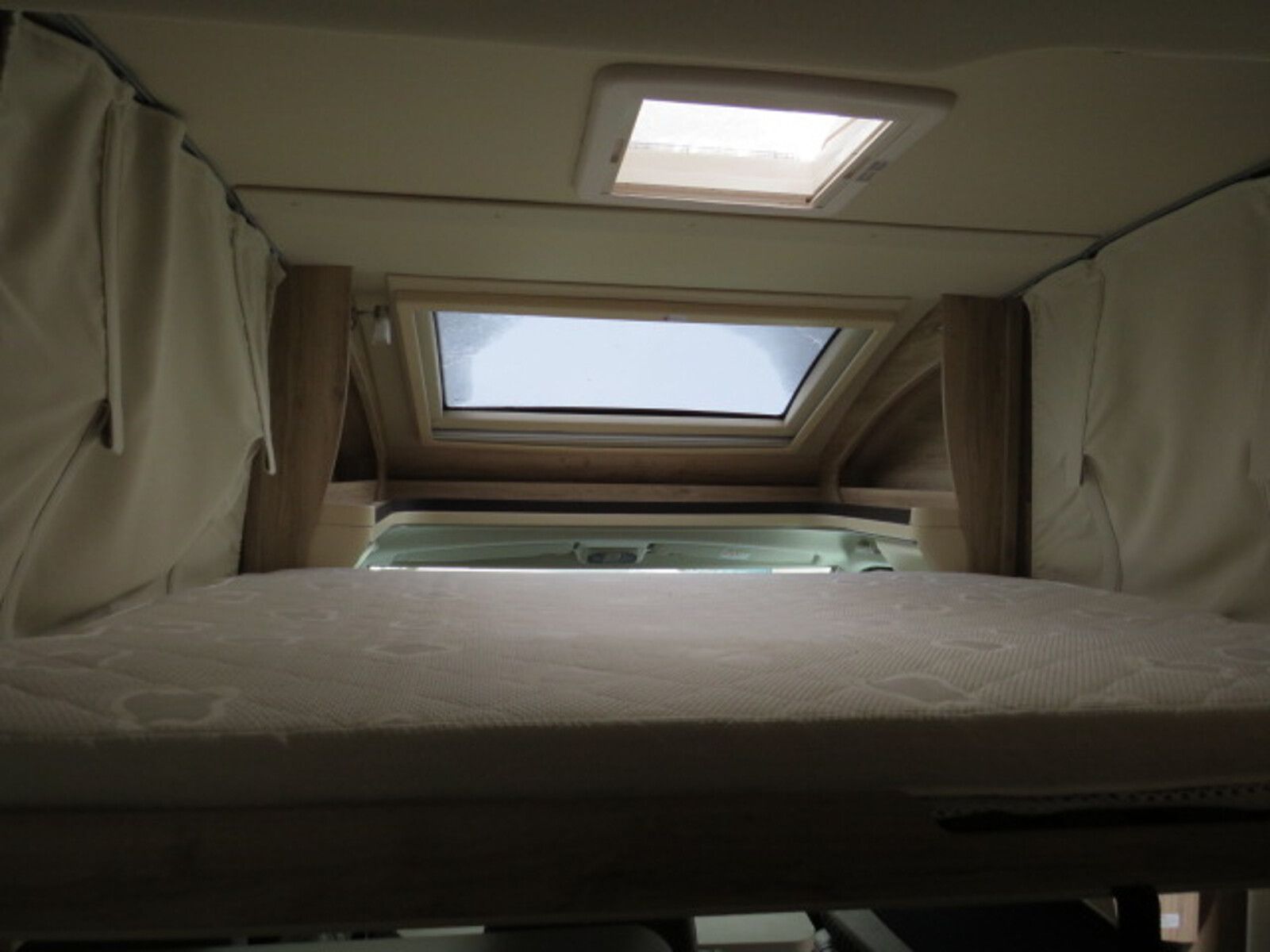 Fahrzeugabbildung Eura Mobil Profila RS 695 EB Mondial Prestige Solar TV/SAT