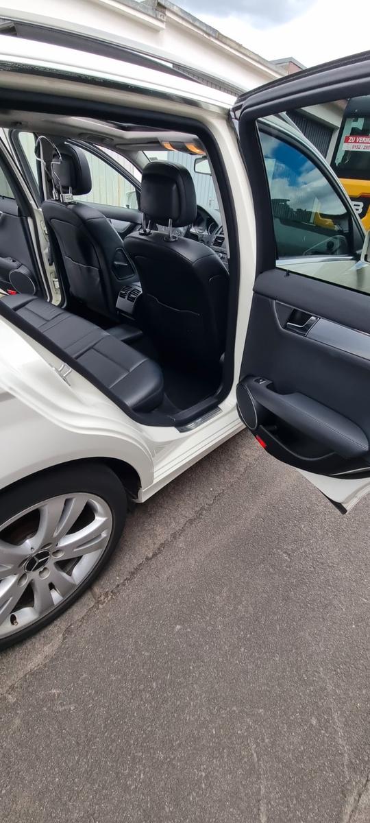 Mercedes-Benz C250 2010 — photo 15