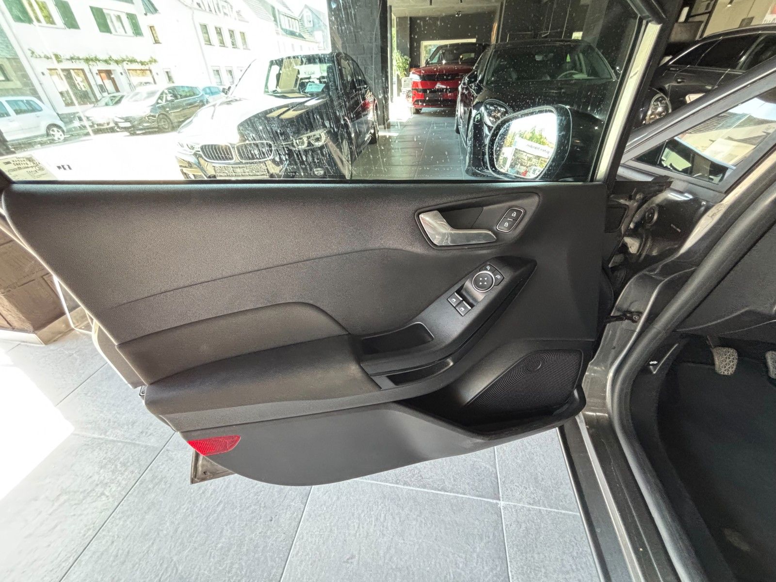 Fahrzeugabbildung Ford Fiesta Cool & Connect /Easy-Driver-Paket/TÜV NEU