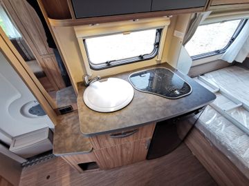 Fahrzeugabbildung HYMER / ERIBA / HYMERCAR FEELING 425 2023
