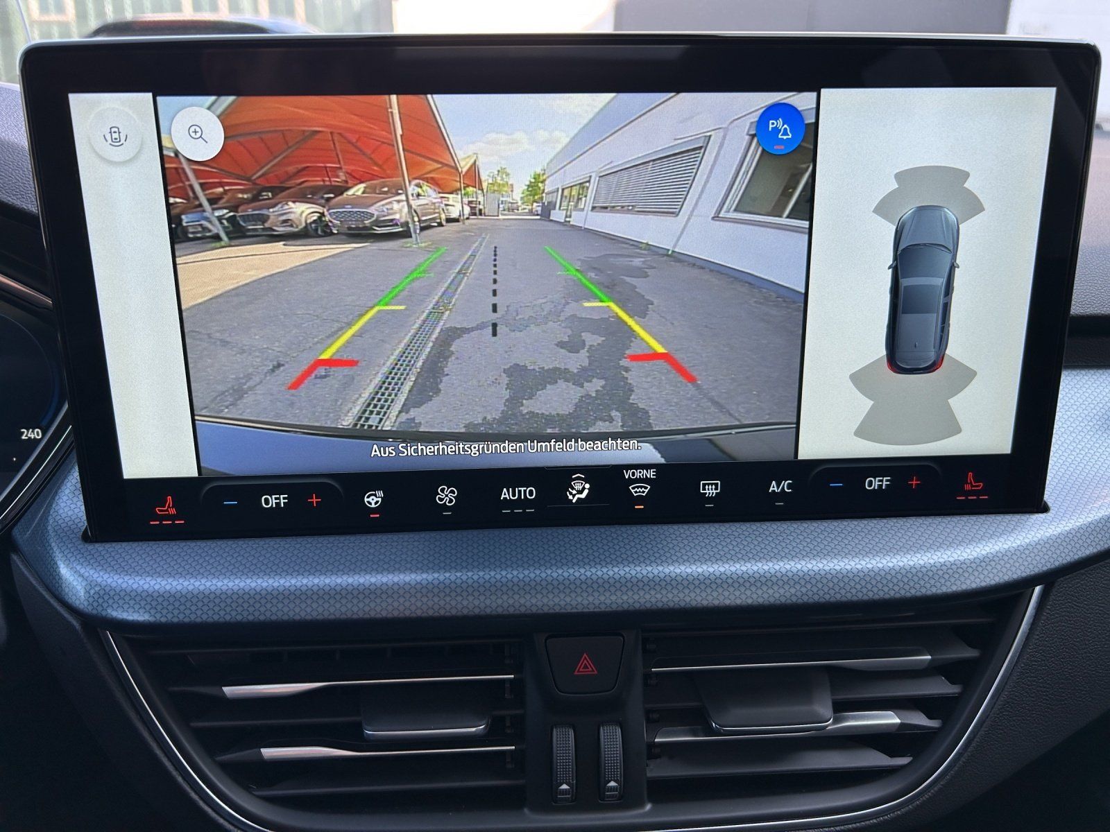 Fahrzeugabbildung Ford Focus 1.5 Active X Aut./LED/KAMERA/ACC/NAVI/PANO