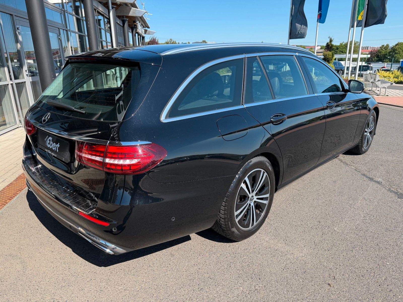 Fahrzeugabbildung Mercedes-Benz E 220d T Avantgarde+RKamera+Leder+Taxi
