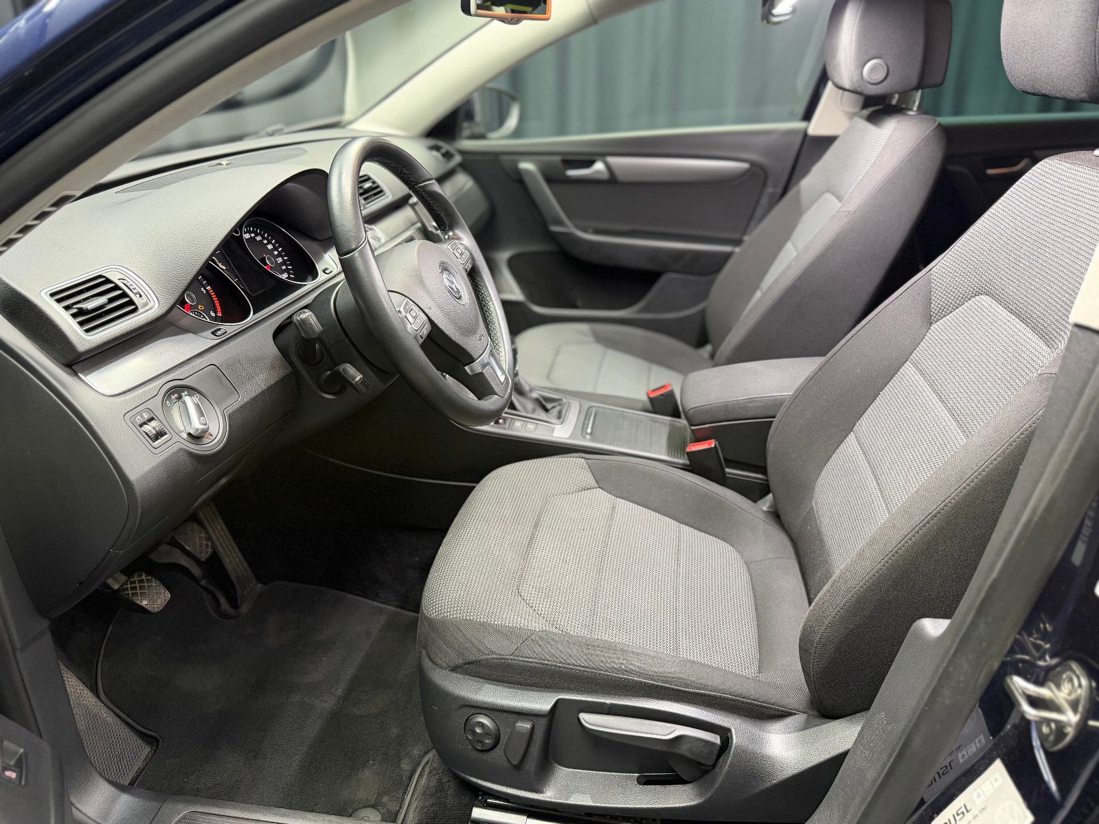 Fahrzeugabbildung Volkswagen Passat Lim. 2.0 TDI Comfortline|PDC|NAVI|AHK