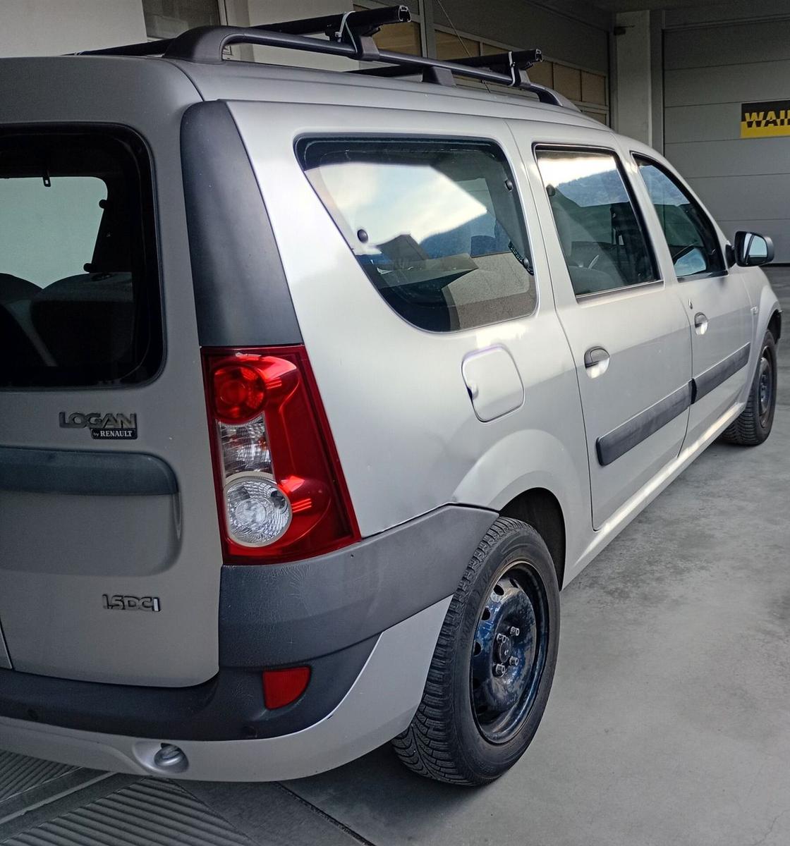 Dacia Logan 2009 — rear view