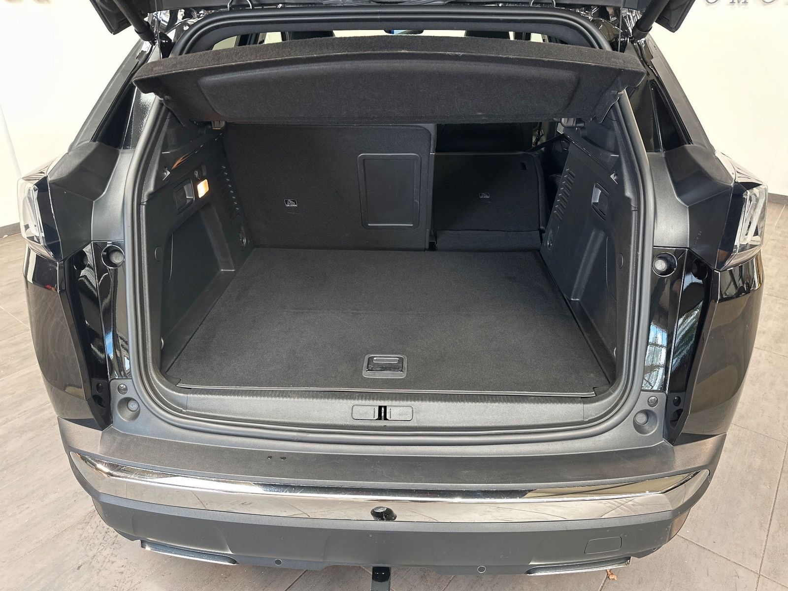 Fahrzeugabbildung Peugeot 3008 GT Plug-In Hybrid 225 NAV+LED+PANORAMA+AHK