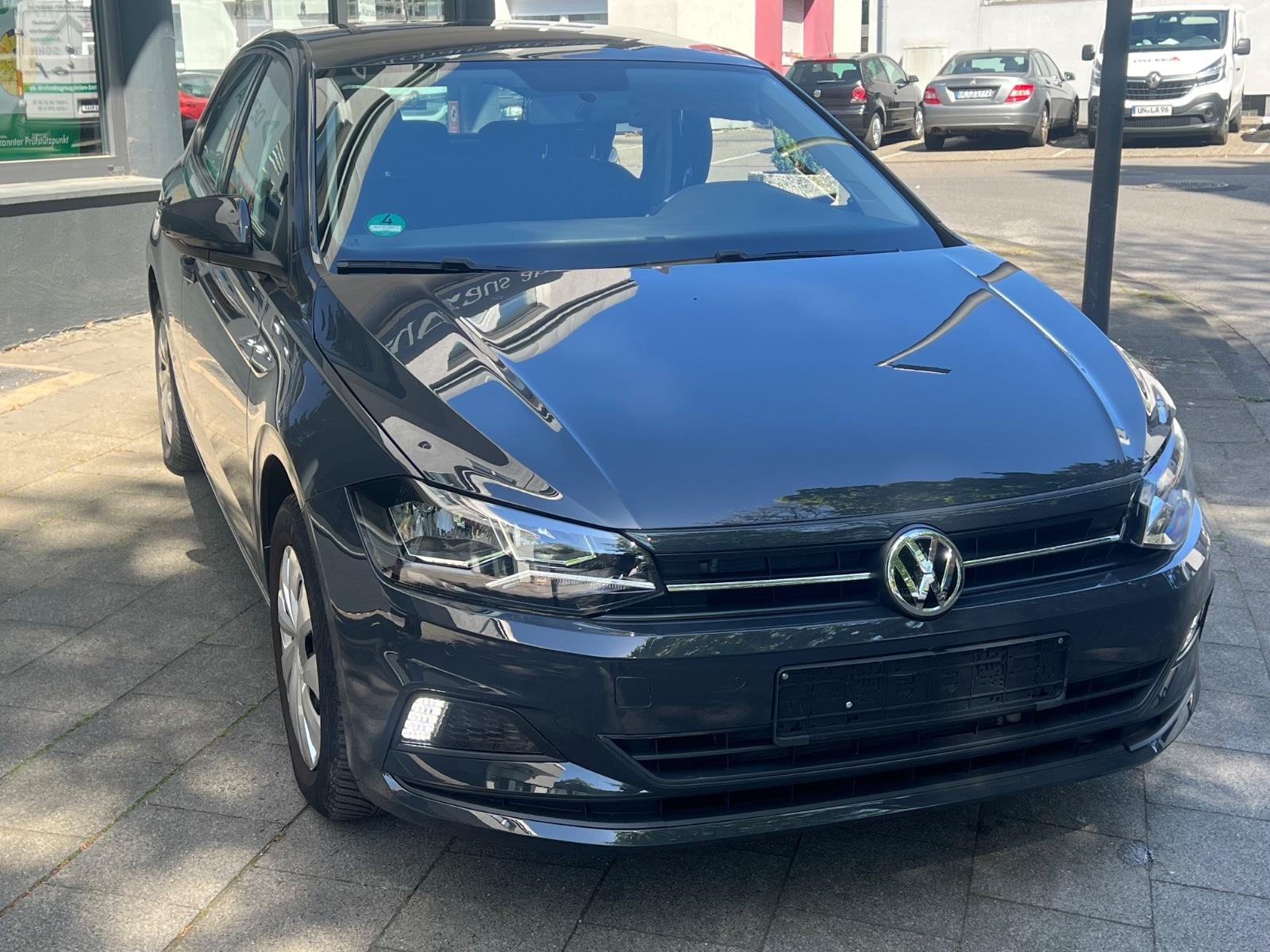 Volkswagen Polo VI*Automatik*8TKM!*1Hand*PDC*4/5Türer