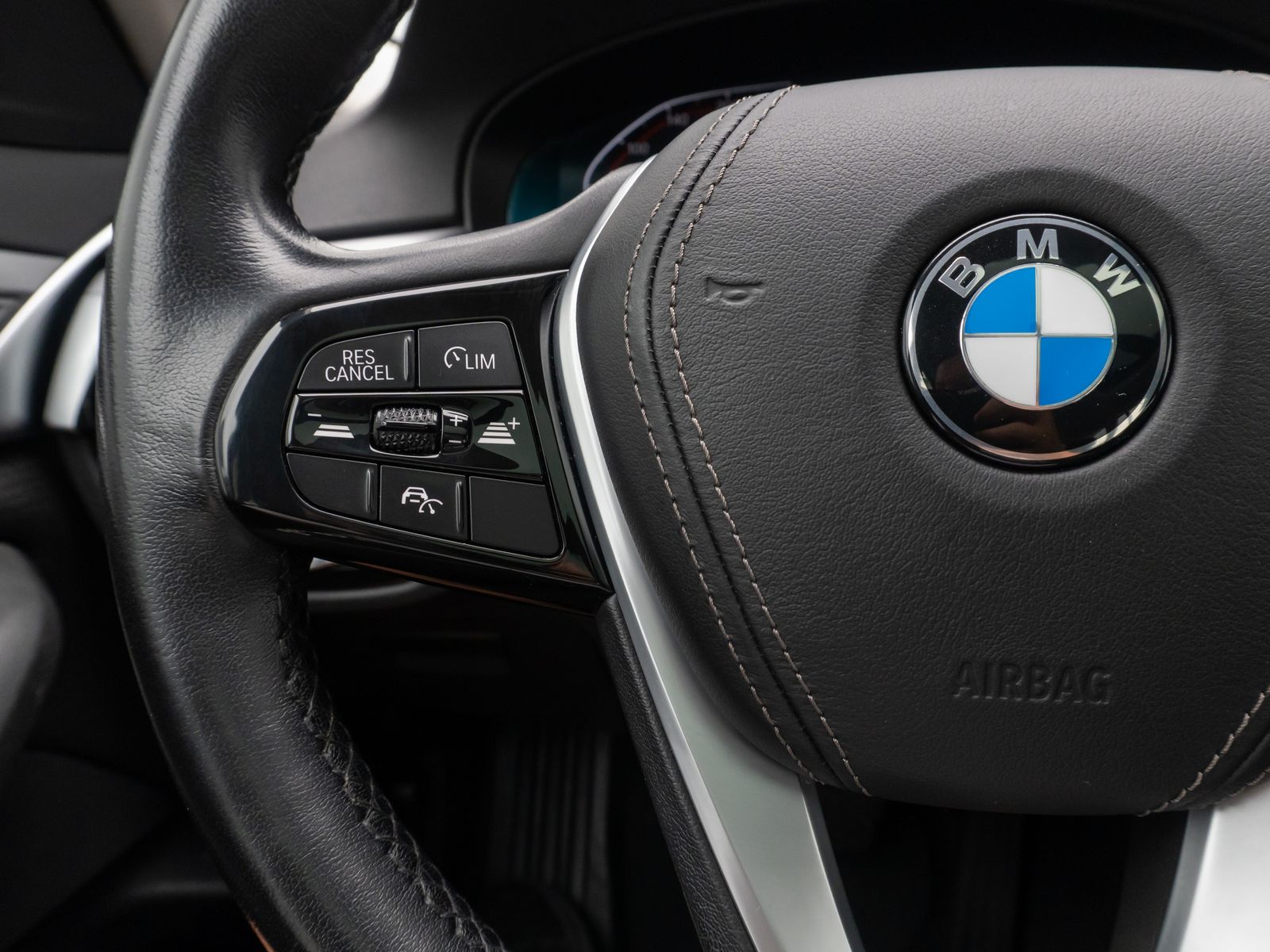 Fahrzeugabbildung BMW 520d Kamera DAB Stop&Go AHK Alarm Fernlichtassis